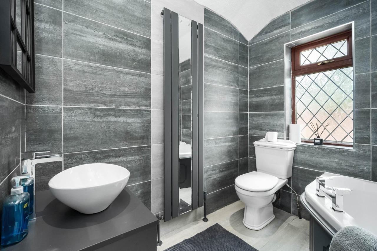 Perfect Detached For Families & Groups With Private Parking