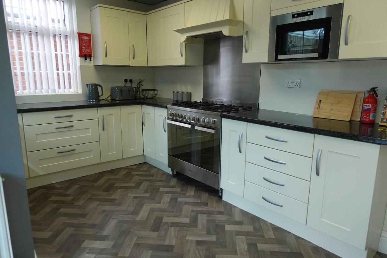 Holiday home Largee 5 Bed House, Sleeps 10 Near Nec, Bhx, Hs2