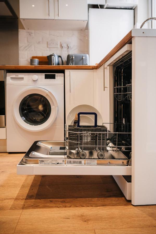 Boutique, Modern For Families, Contractors, Fast Wifi, Free Netflix Holiday home