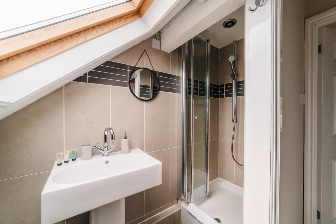Boutique, Modern For Families, Contractors, Fast Wifi, Free Netflix Holiday home Birmingham