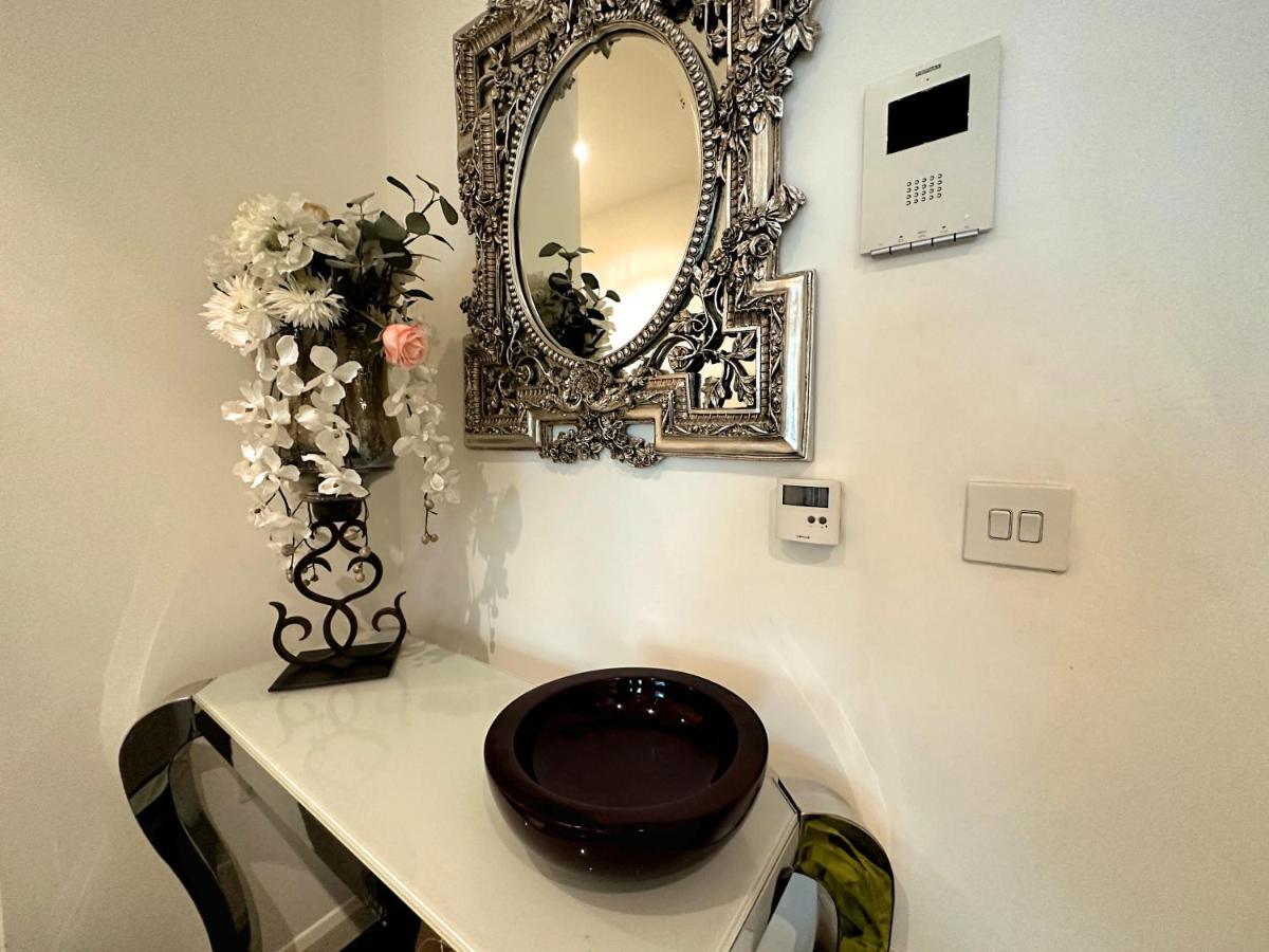 Luxury In Centre Apartment *