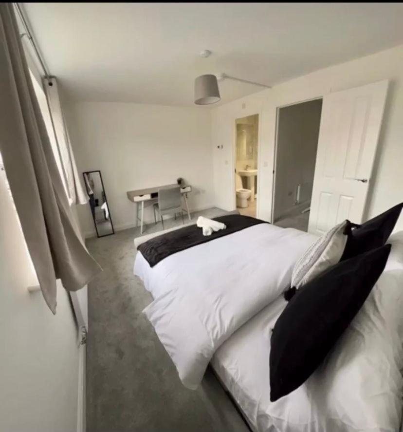 Big Family House In Holiday home Birmingham
