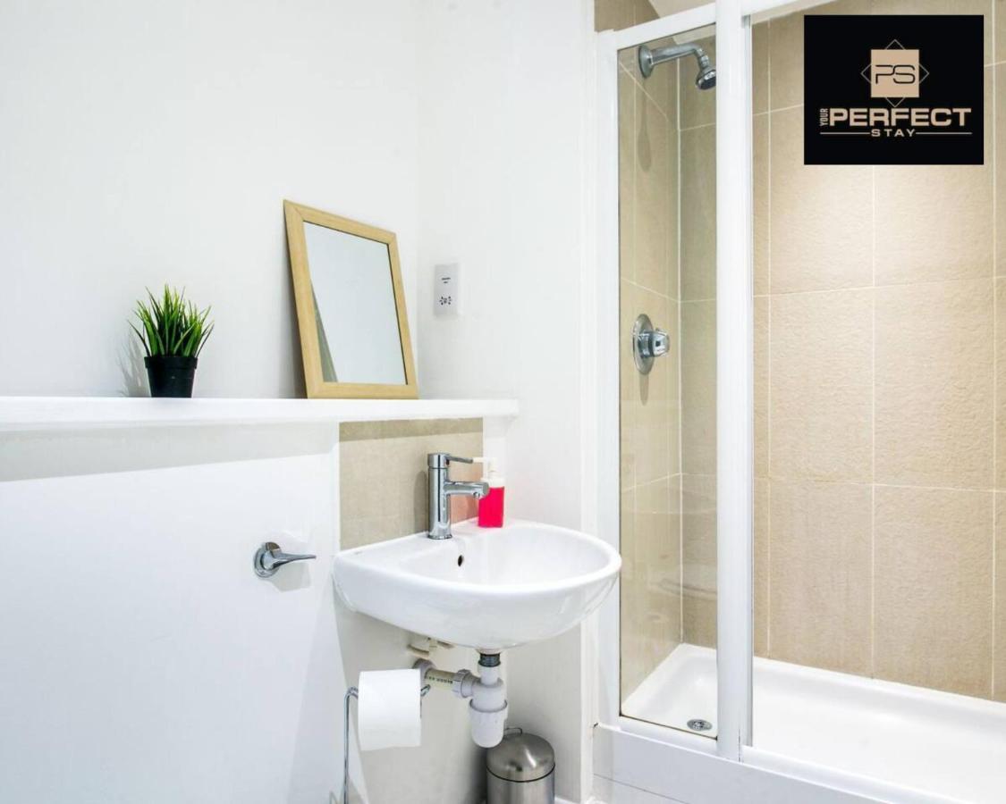 Apartment Ceaser Modern By Your Perfect Short Lets