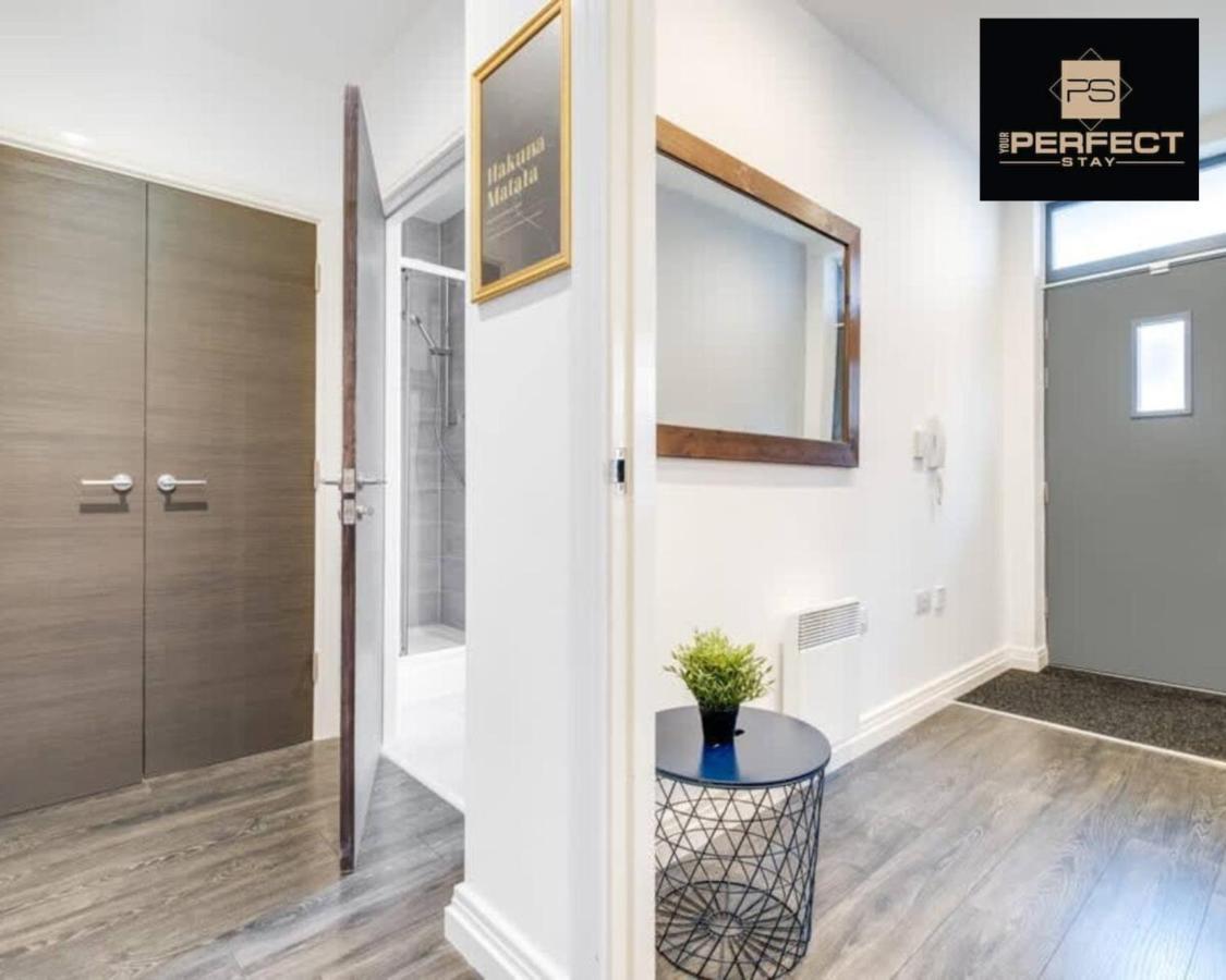 Platinum By Your Prefect Short Lets With Free Parking & Netflix - 5 *