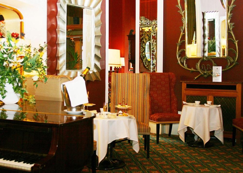 Hotel Western Plough And Harrow 4*