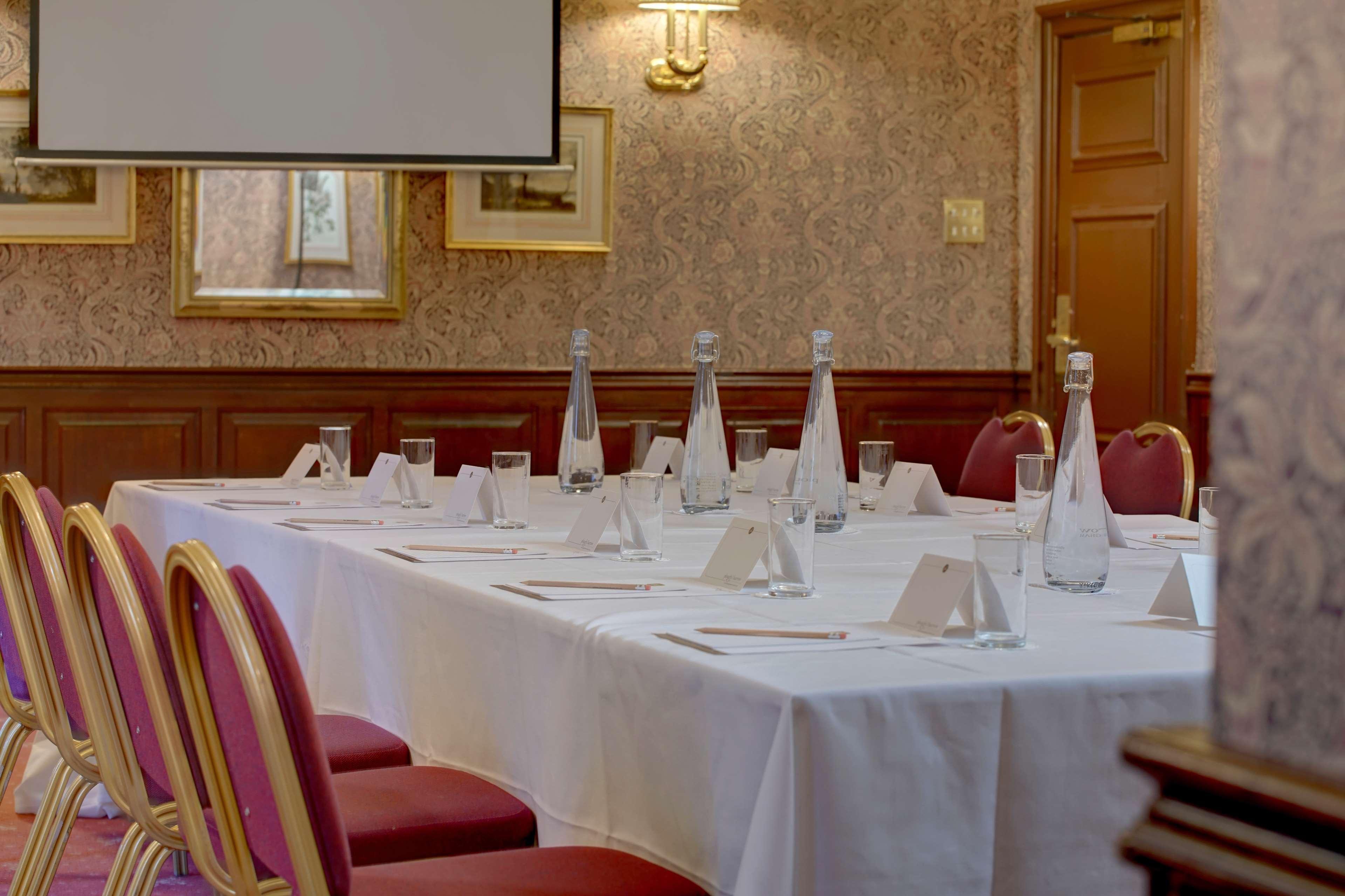 Western Plough And Harrow Hotel 4*
