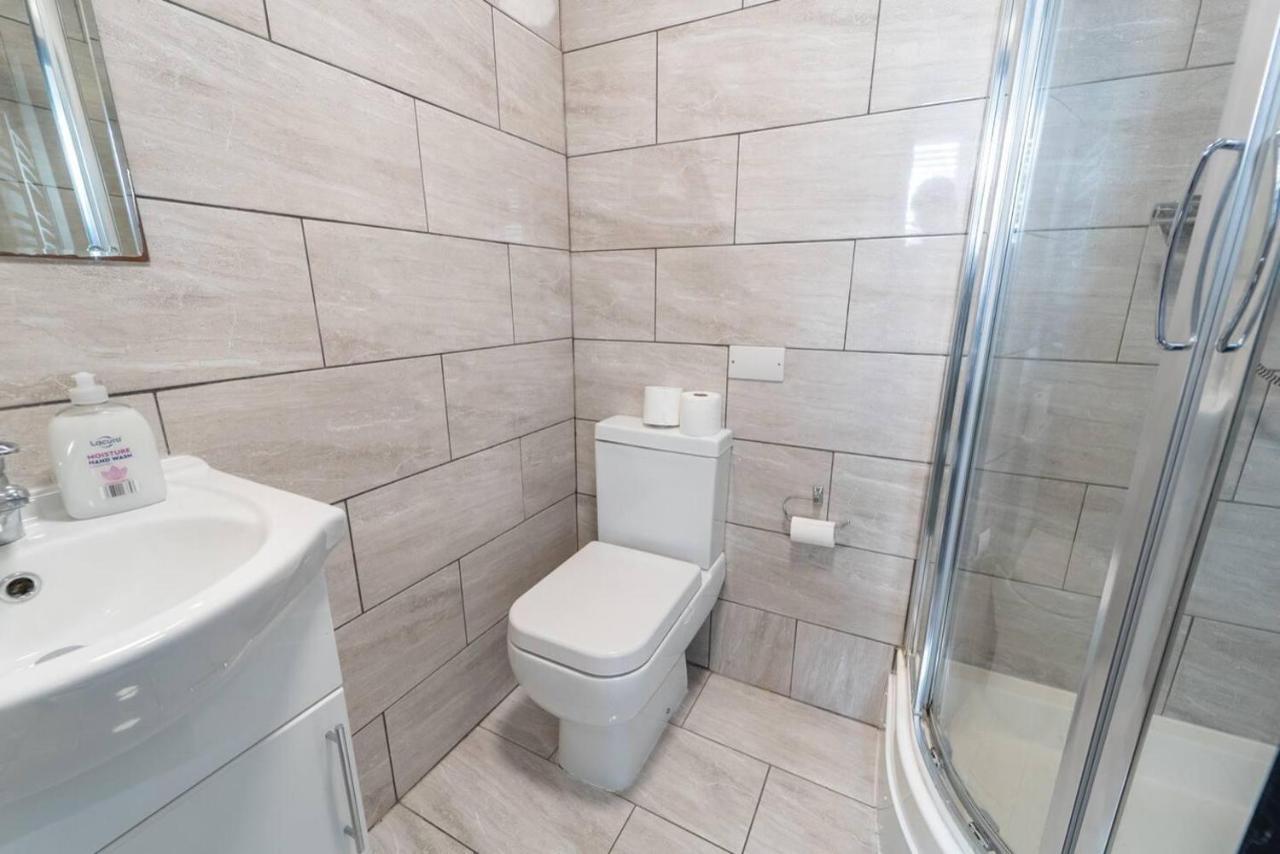 Modern Available Close To The * Birmingham
