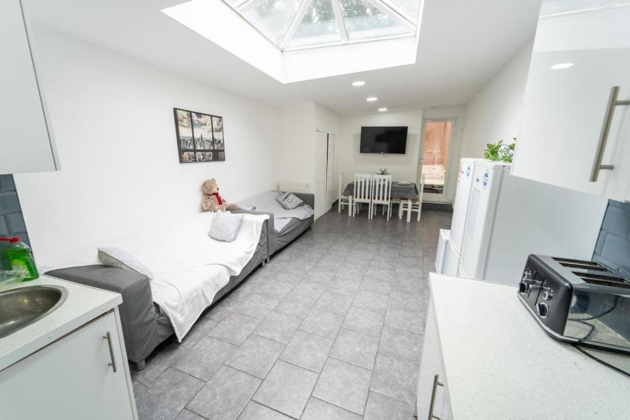 Available Close To Queen Elizabeth Hospital *