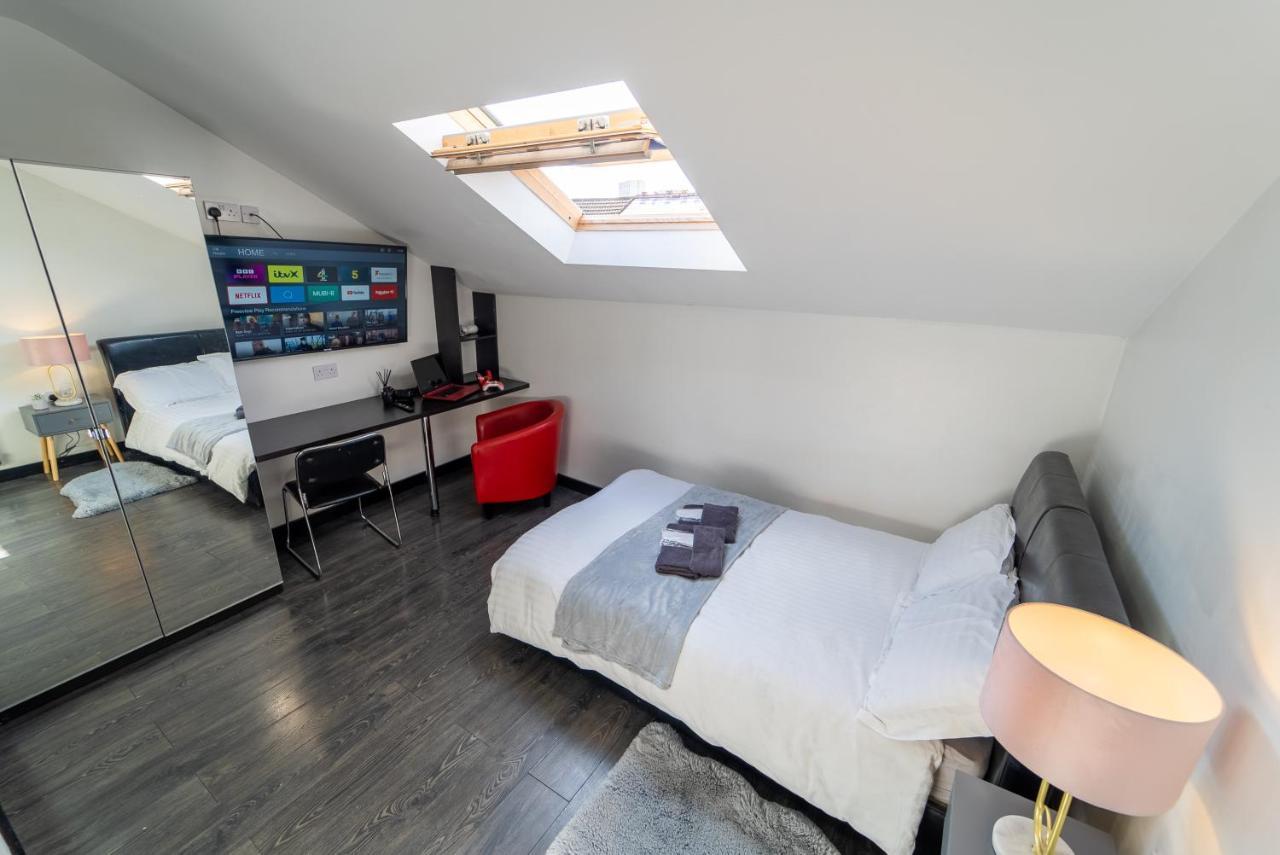 Available Close To Queen Elizabeth Hospital Apartment