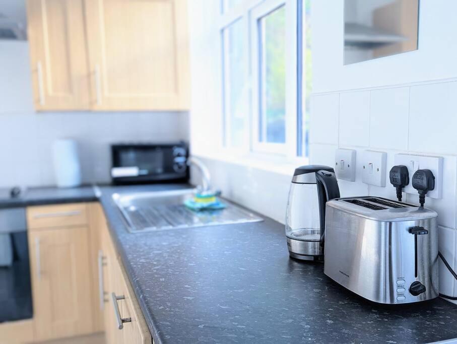 Charming 2 Bedroom House In Harborne With Parking Holiday home *