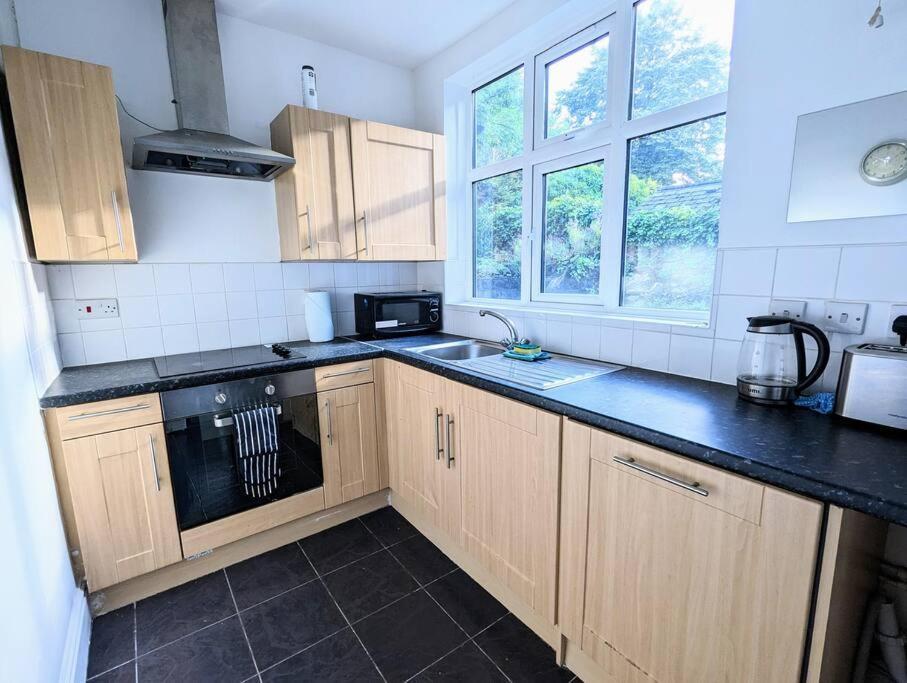 Charming 2 Bedroom House In Harborne With Parking * Birmingham