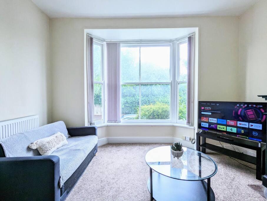 Charming 2 Bedroom House In Harborne With Parking Holiday home Birmingham