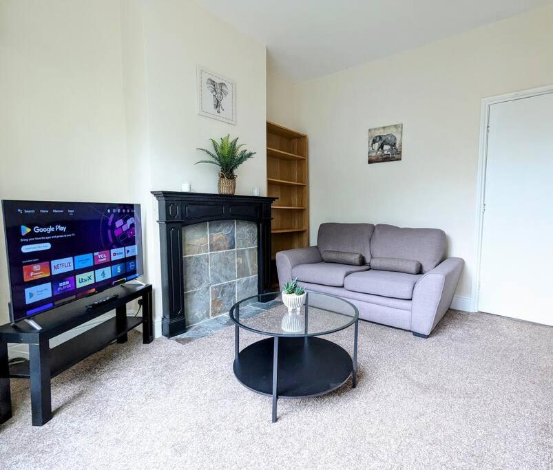 Holiday home Charming 2 Bedroom House In Harborne With Parking