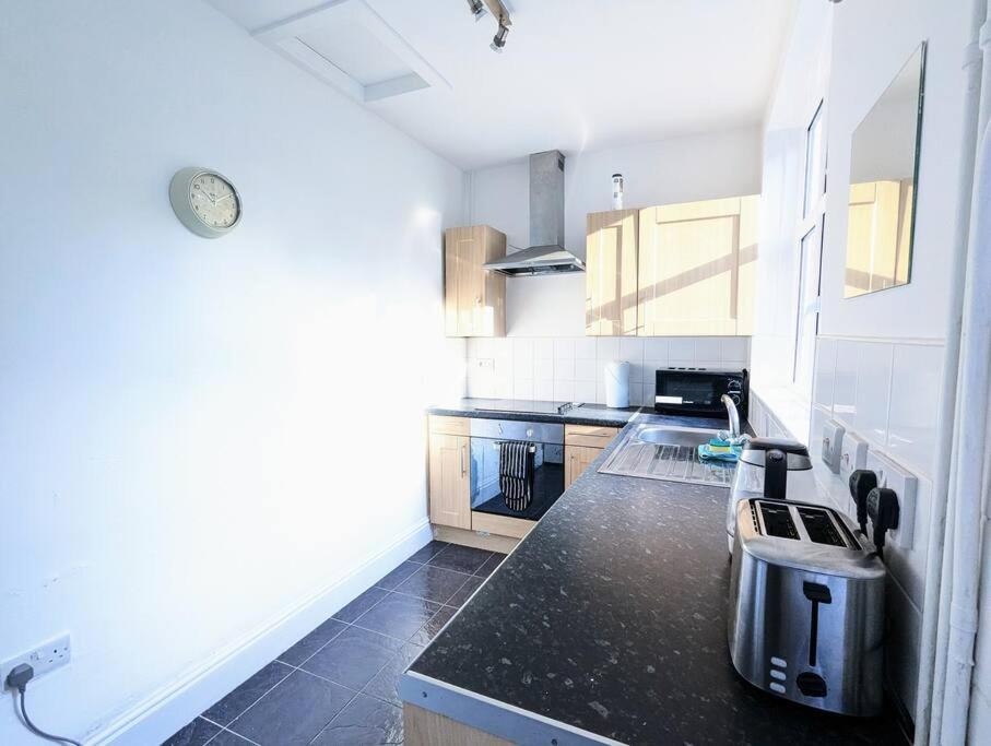 Charming 2 Bedroom House In Harborne With Parking