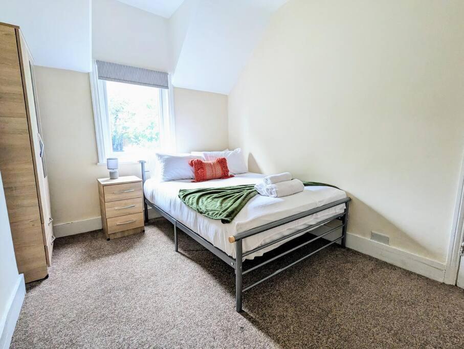 Holiday home Charming 2 Bedroom House In Harborne With Parking