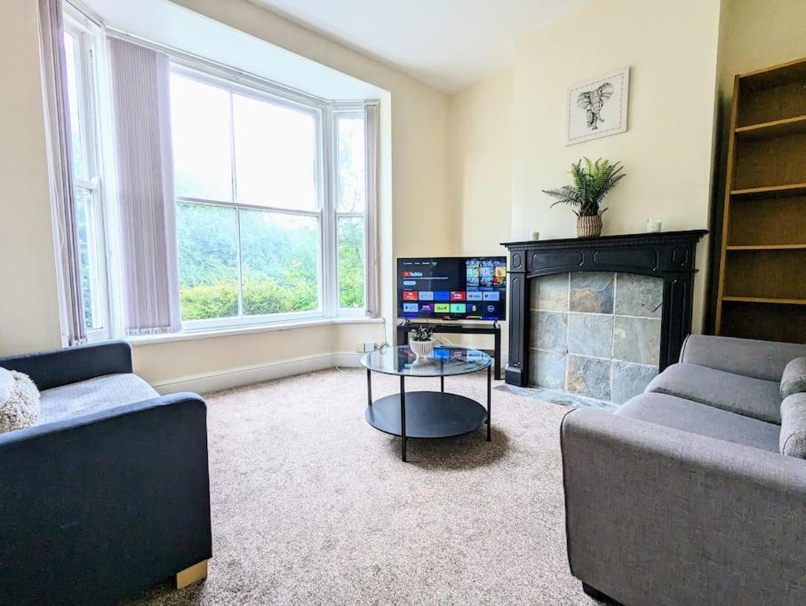 Charming 2 Bedroom House In Harborne With Parking * Birmingham