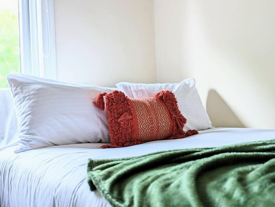 Charming 2 Bedroom House In Harborne With Parking Birmingham