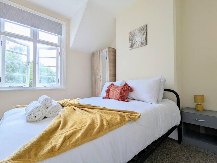 Charming 2 Bedroom House In Harborne With Parking