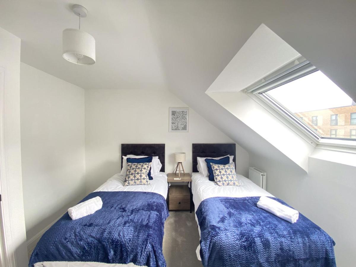 Townhouse: Spacious Group With Secure Parking Holiday home Birmingham