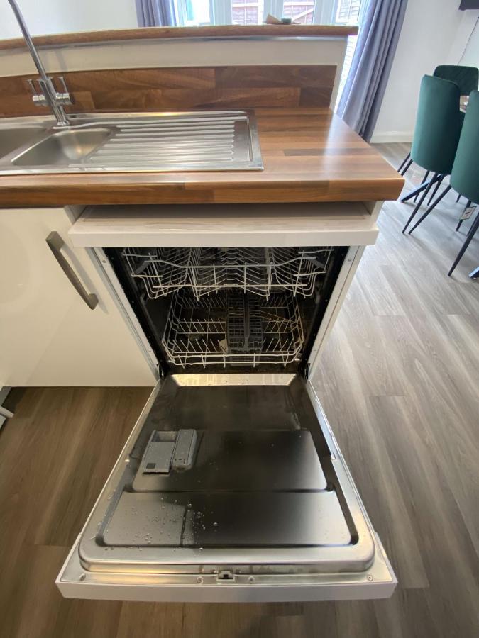 Townhouse: Spacious Group With Secure Parking