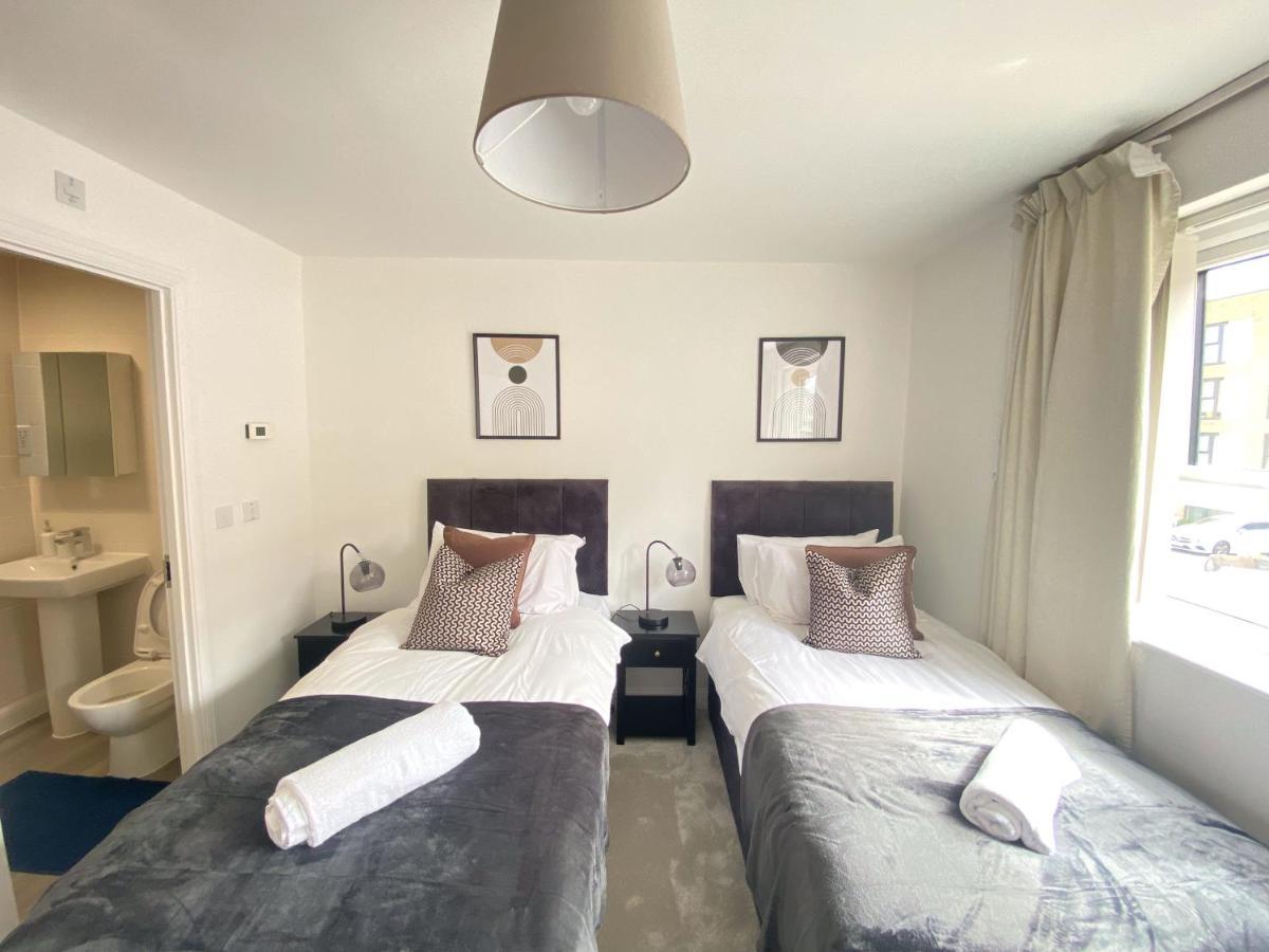 Townhouse: Spacious Group With Secure Parking Holiday home