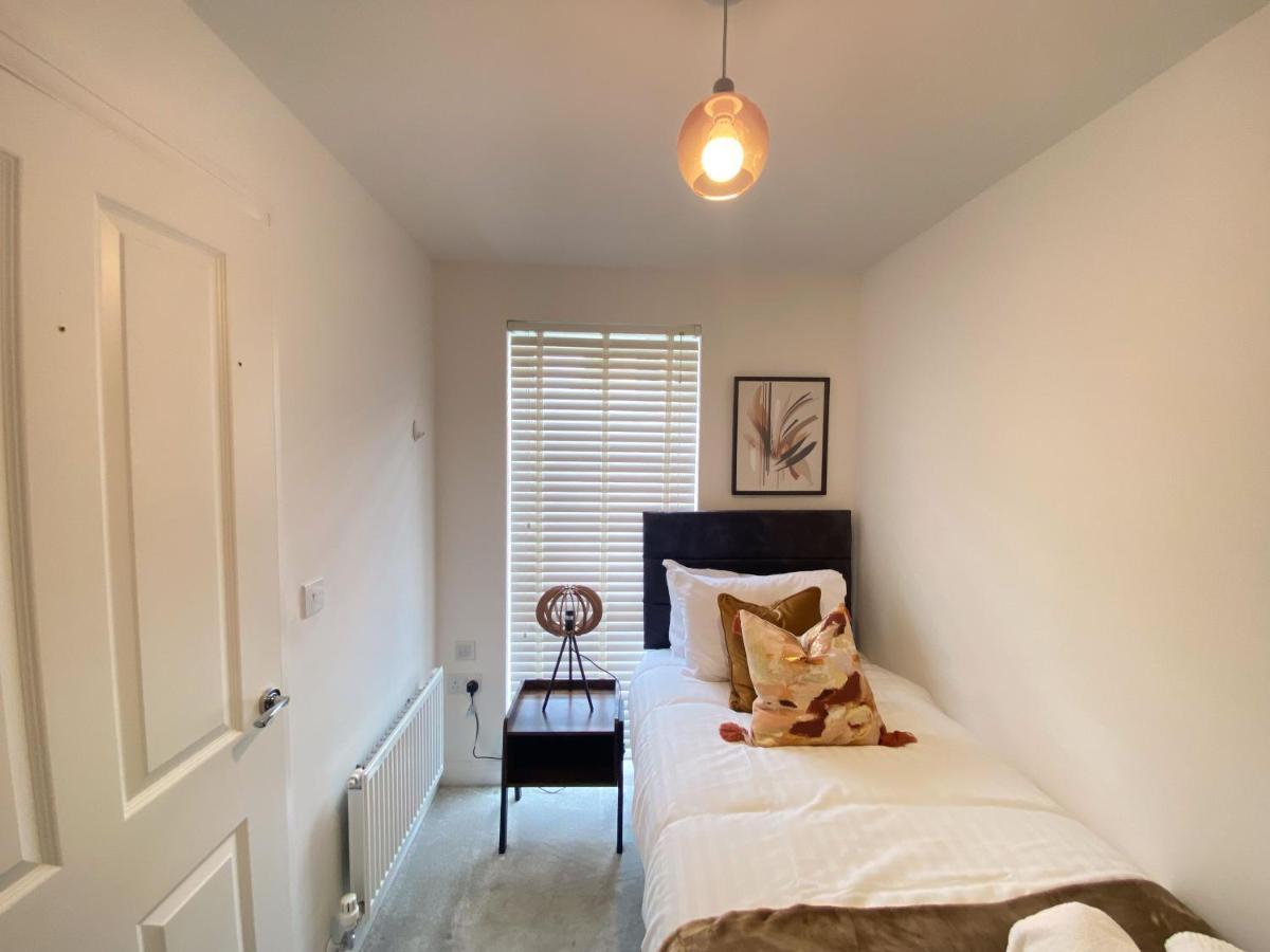 Townhouse: Spacious Group With Secure Parking Holiday home