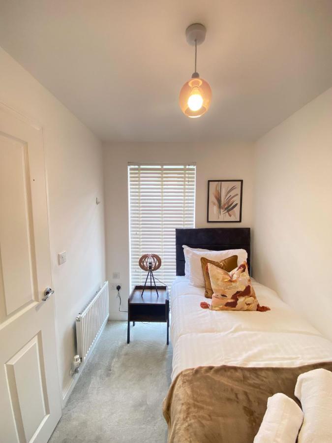 Townhouse: Spacious Group With Secure Parking *