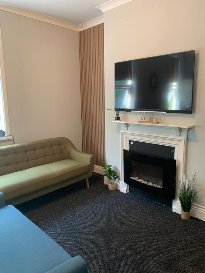 Elegant 5 Bedrooms Split Level Apartment Birmingham