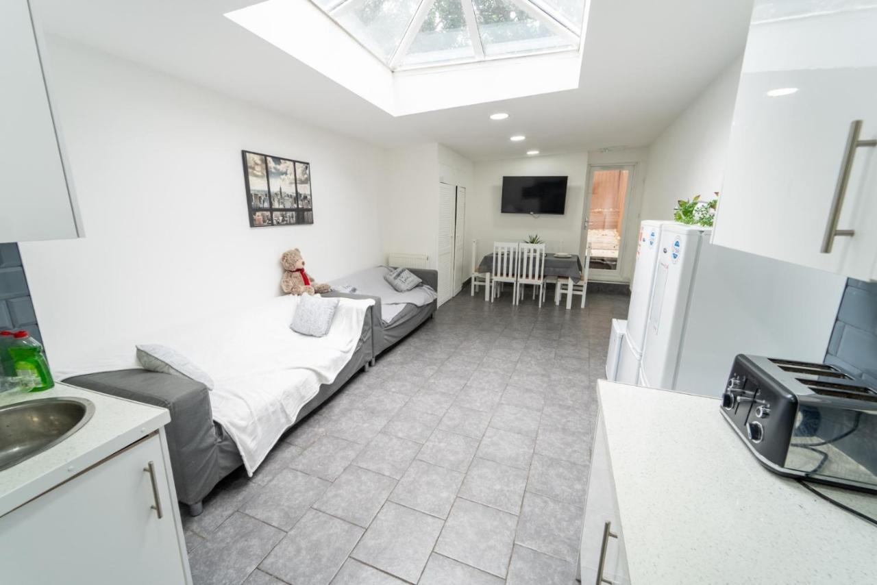 Cosy Close To Of Birmingham