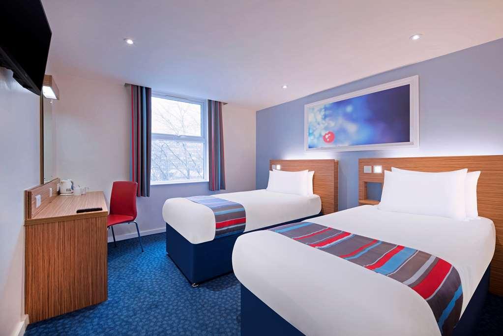 Travelodge Castle Bromwich Hotel 3*
