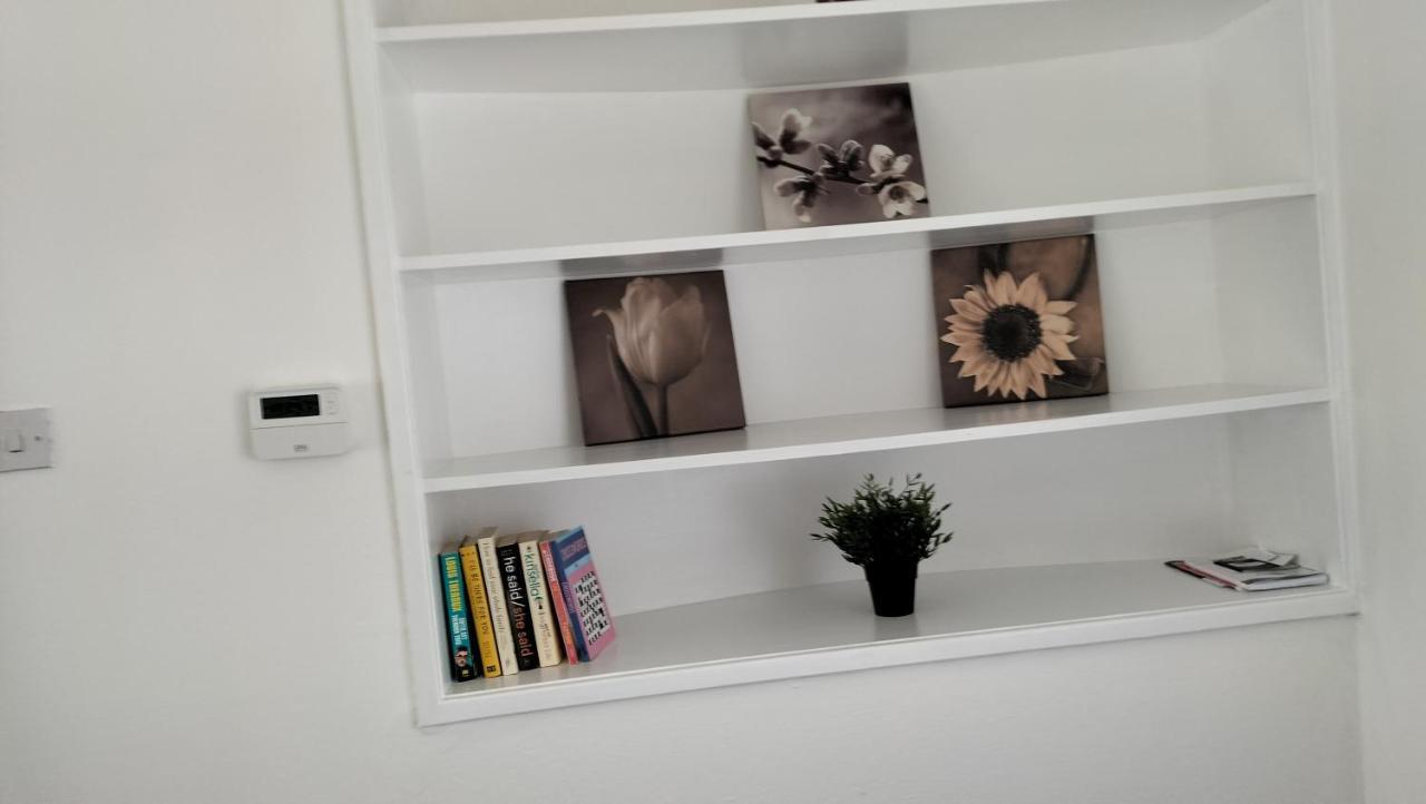 Leeson House In Harborne, Near Botanical Gardens, Queen Elizabeth Hospital, University, Utilita Arena, Edgbaston Cricket Ground, Cadbury World And The Mac, With Free Parking Apartment *