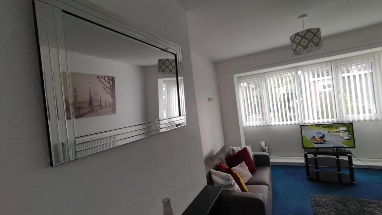 Apartment Leeson House In Harborne, Near Botanical Gardens, Queen Elizabeth Hospital, University, Utilita Arena, Edgbaston Cricket Ground, Cadbury World And The Mac, With Free Parking Birmingham