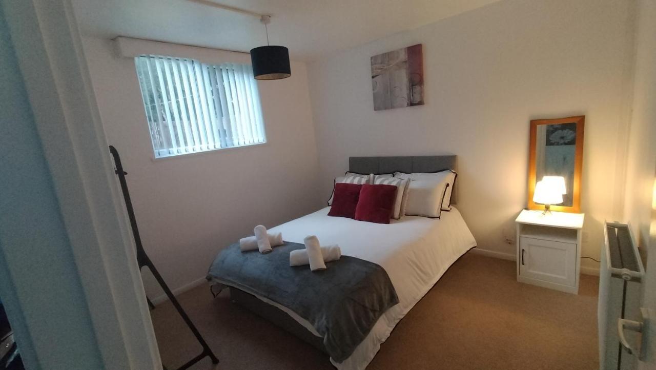 Leeson House In Harborne, Near Botanical Gardens, Queen Elizabeth Hospital, University, Utilita Arena, Edgbaston Cricket Ground, Cadbury World And The Mac, With Free Parking