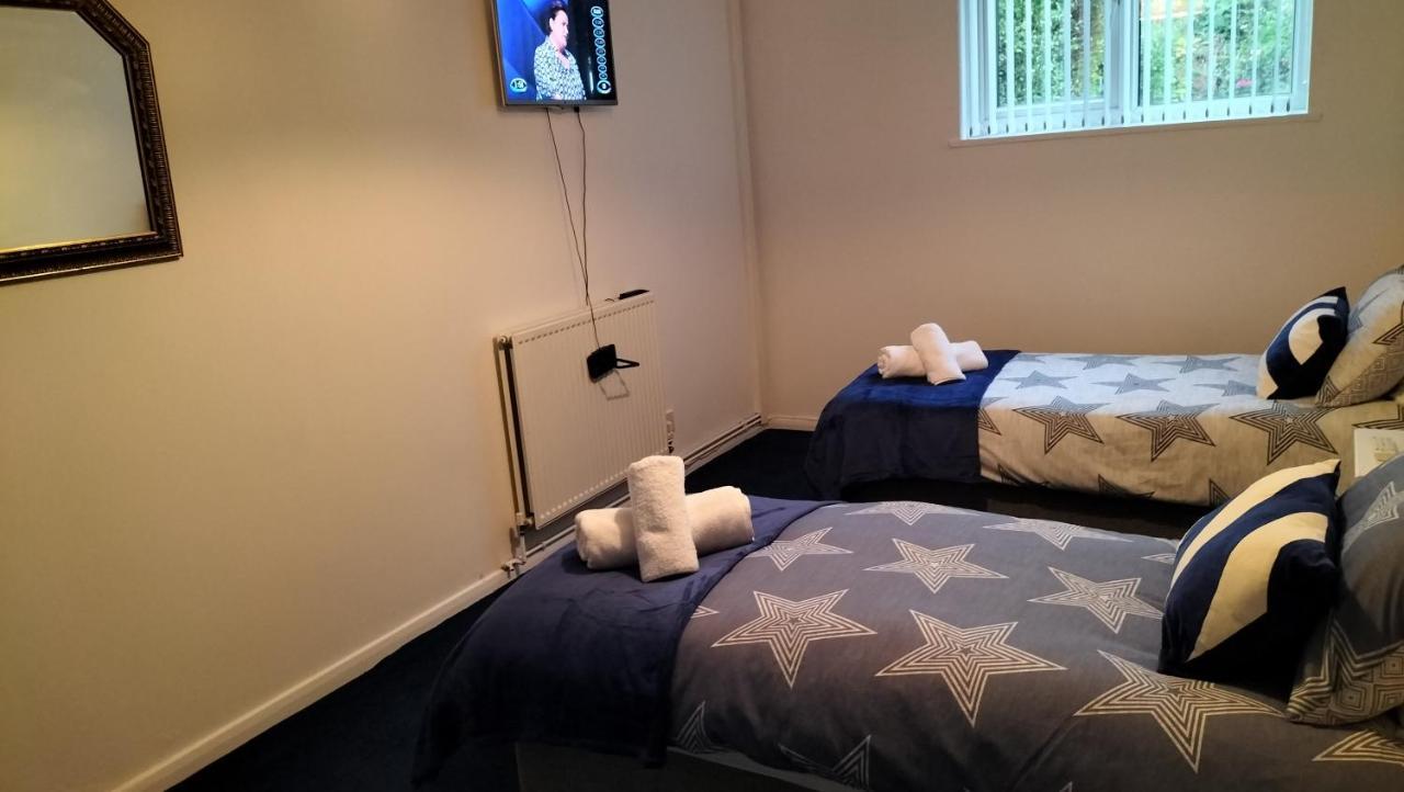Leeson House In Harborne, Near Botanical Gardens, Queen Elizabeth Hospital, University, Utilita Arena, Edgbaston Cricket Ground, Cadbury World And The Mac, With Free Parking * Birmingham