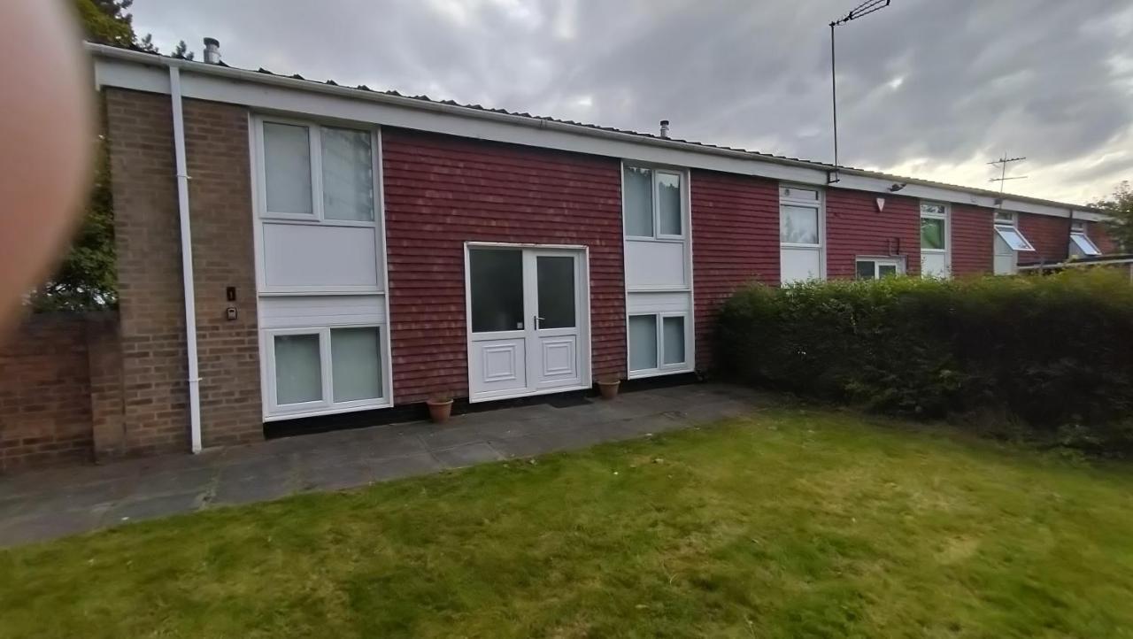 Apartment Leeson House In Harborne, Near Botanical Gardens, Queen Elizabeth Hospital, University, Utilita Arena, Edgbaston Cricket Ground, Cadbury World And The Mac, With Free Parking