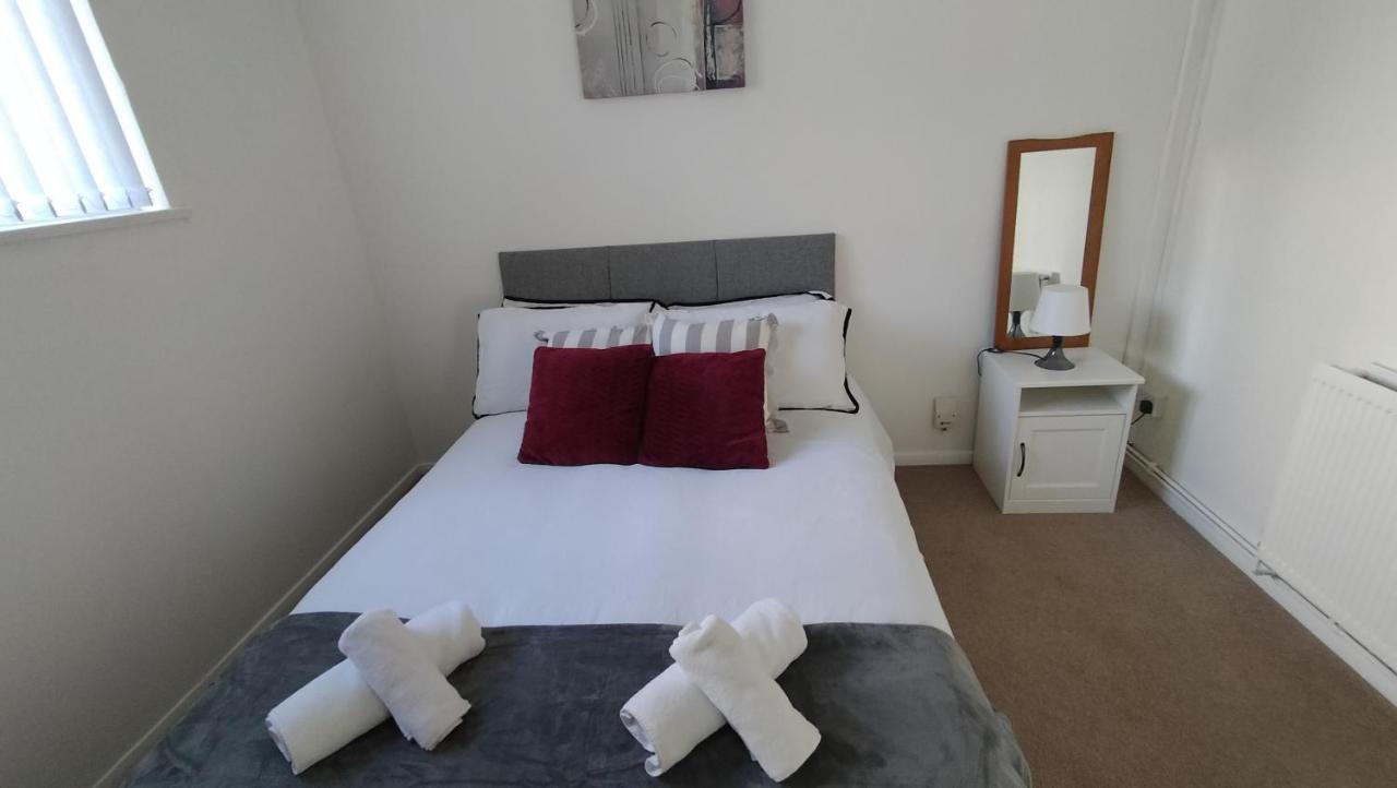 Leeson House In Harborne, Near Botanical Gardens, Queen Elizabeth Hospital, University, Utilita Arena, Edgbaston Cricket Ground, Cadbury World And The Mac, With Free Parking
