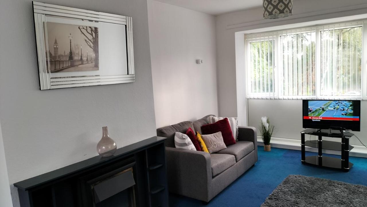 Apartment Leeson House In Harborne, Near Botanical Gardens, Queen Elizabeth Hospital, University, Utilita Arena, Edgbaston Cricket Ground, Cadbury World And The Mac, With Free Parking *
