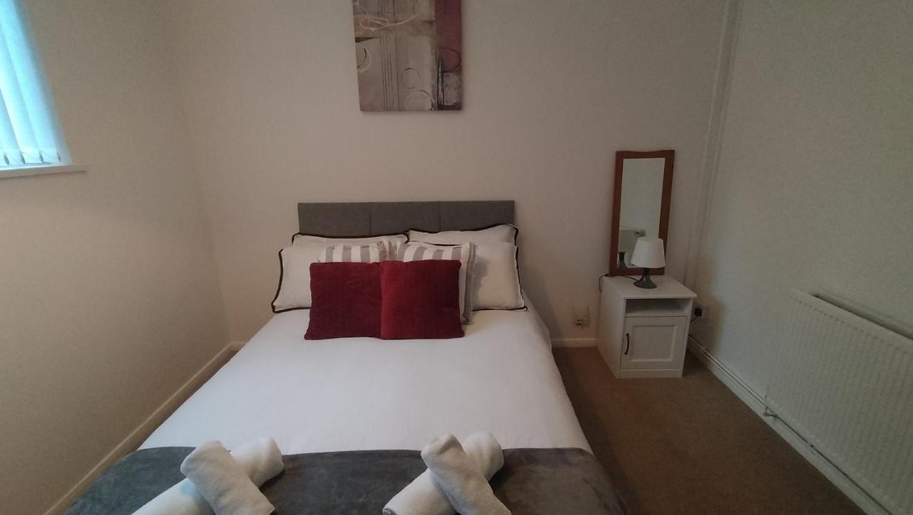 Apartment Leeson House In Harborne, Near Botanical Gardens, Queen Elizabeth Hospital, University, Utilita Arena, Edgbaston Cricket Ground, Cadbury World And The Mac, With Free Parking