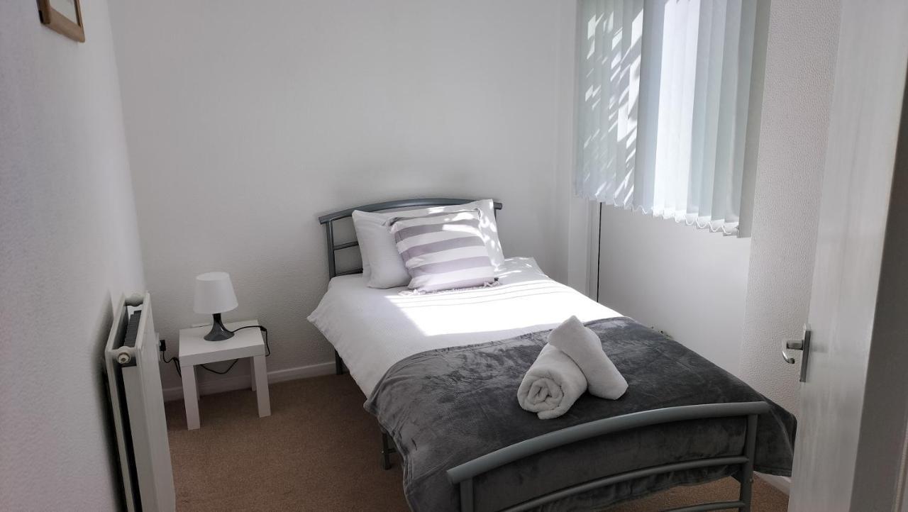 Leeson House In Harborne, Near Botanical Gardens, Queen Elizabeth Hospital, University, Utilita Arena, Edgbaston Cricket Ground, Cadbury World And The Mac, With Free Parking