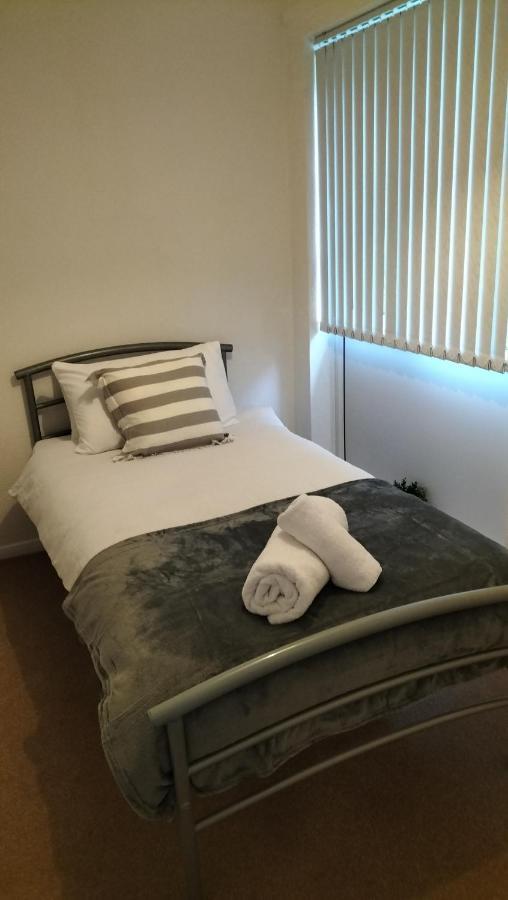 Leeson House In Harborne, Near Botanical Gardens, Queen Elizabeth Hospital, University, Utilita Arena, Edgbaston Cricket Ground, Cadbury World And The Mac, With Free Parking Apartment