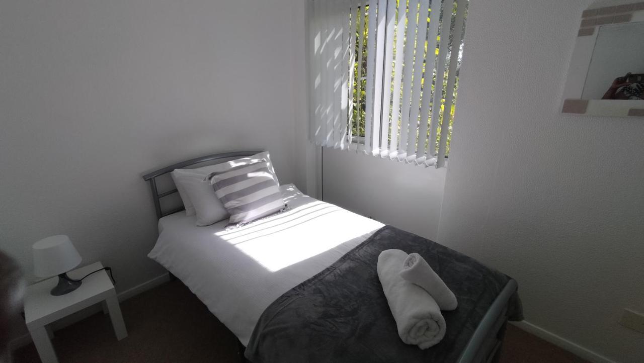 Leeson House In Harborne, Near Botanical Gardens, Queen Elizabeth Hospital, University, Utilita Arena, Edgbaston Cricket Ground, Cadbury World And The Mac, With Free Parking Apartment *