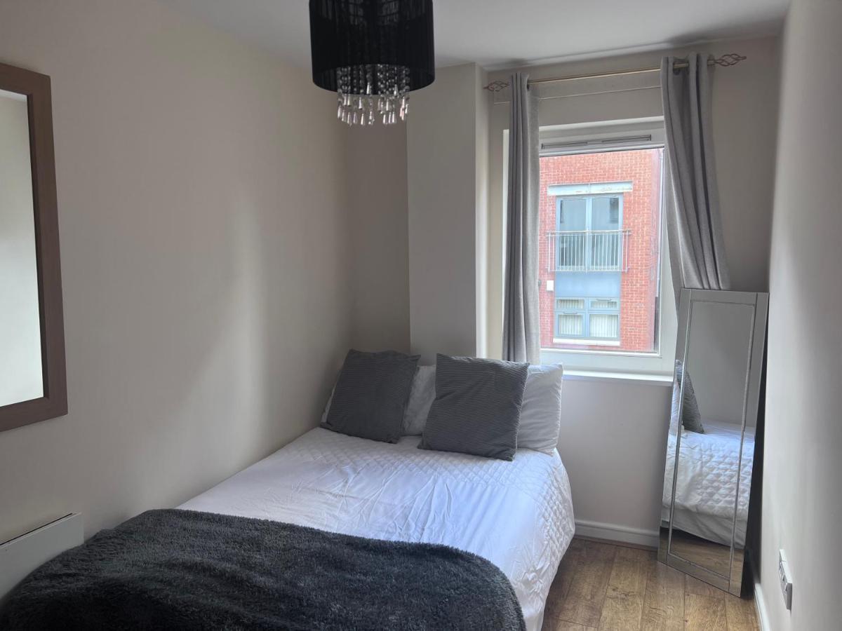Broadway Plaza - 1 Bedroom