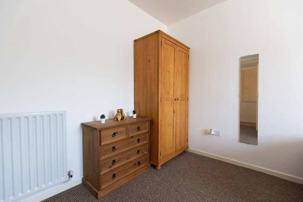 Ideal With Private Parking For Contractors & Groups *