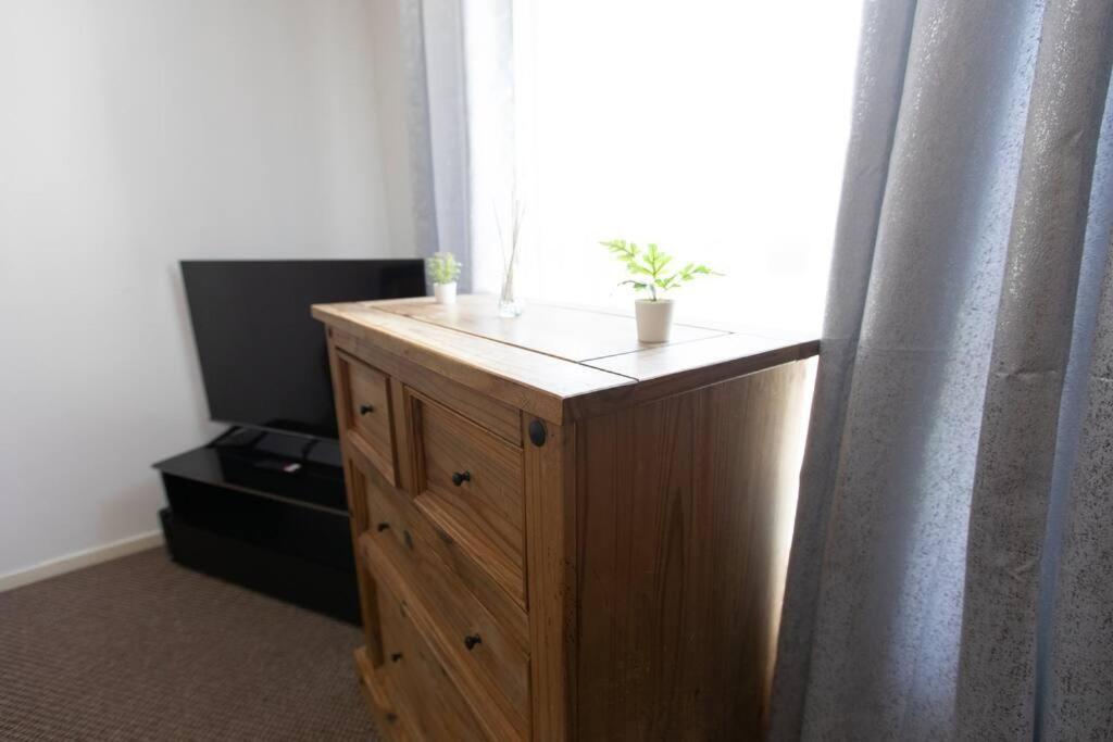 Ideal With Private Parking For Contractors & Groups * Birmingham