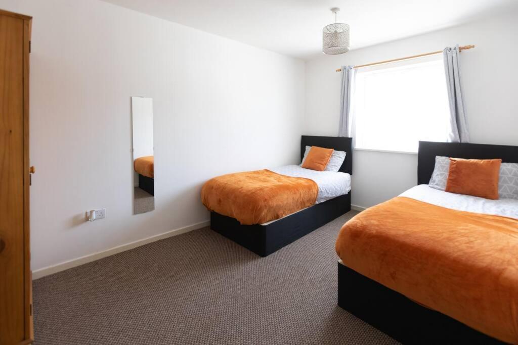 Ideal With Private Parking For Contractors & Groups Holiday home *