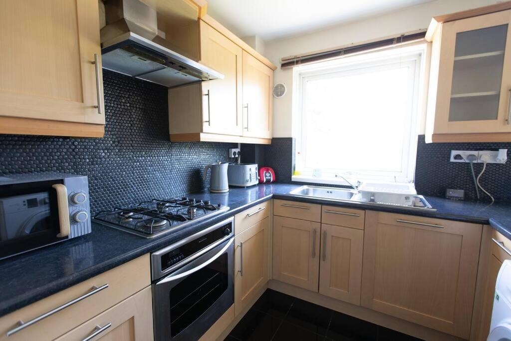 Ideal With Private Parking For Contractors & Groups * Birmingham