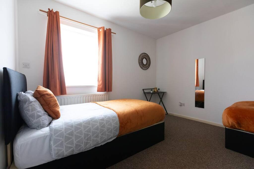 Ideal With Private Parking For Contractors & Groups Holiday home *