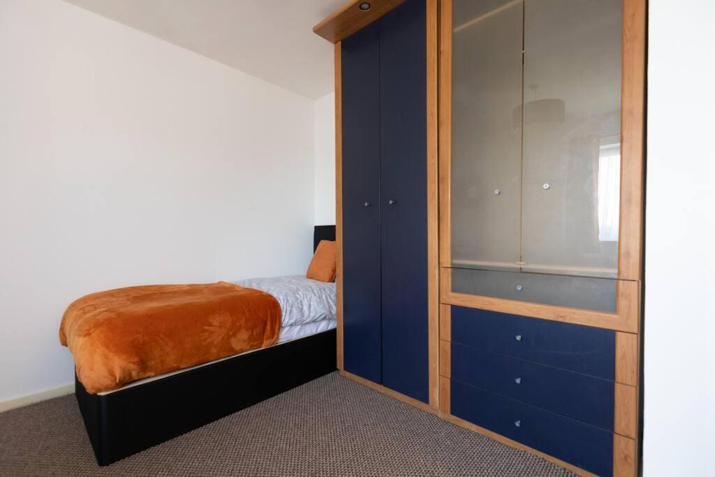 Ideal With Private Parking For Contractors & Groups Holiday home