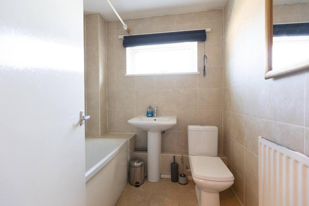 Ideal With Private Parking For Contractors & Groups *