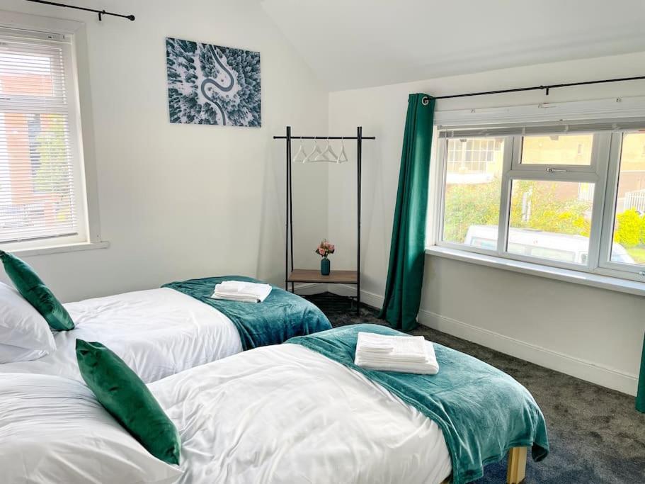 Perfect For Contractors & Families! 7 Beds Free Parking Apartment Birmingham